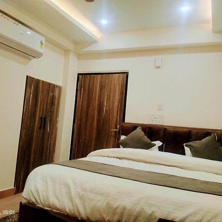 Hotel Abhinandan Ayodhya Экстерьер фото