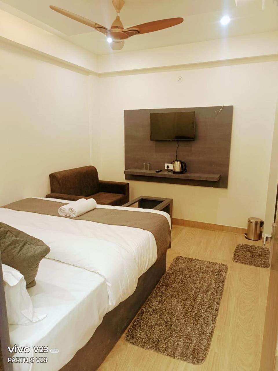 Hotel Abhinandan Ayodhya Экстерьер фото