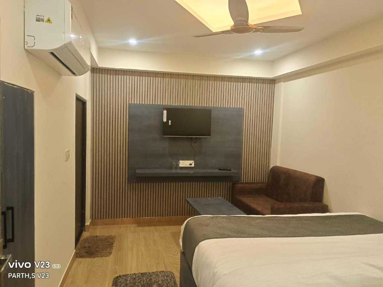 Hotel Abhinandan Ayodhya Экстерьер фото