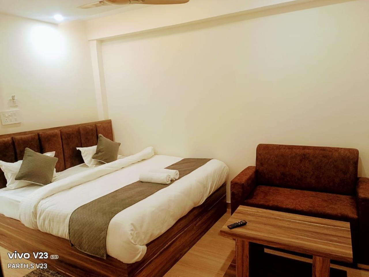 Hotel Abhinandan Ayodhya Экстерьер фото