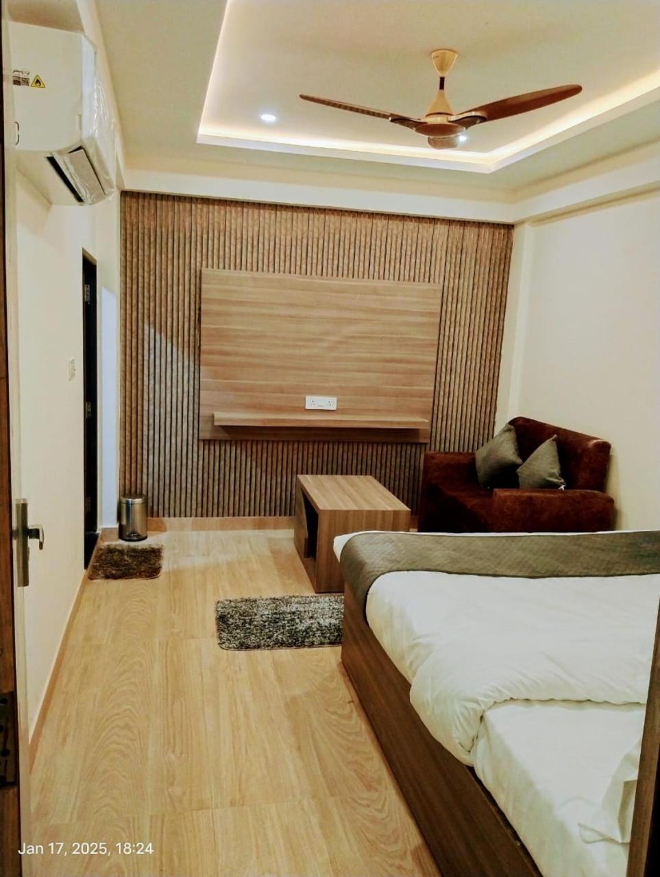 Hotel Abhinandan Ayodhya Экстерьер фото